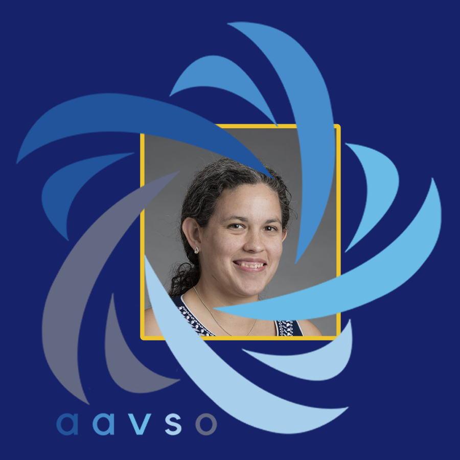 Foto del rostro de una mujer en medio del logo de AAVSO con una estrella arremolinada