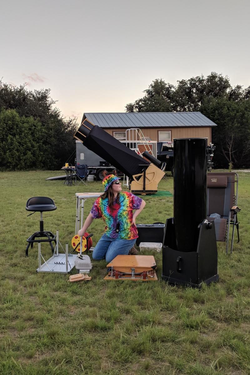 Lauren Herrington setting up her telescope at a starparty. Photo by Lisa Morgan.